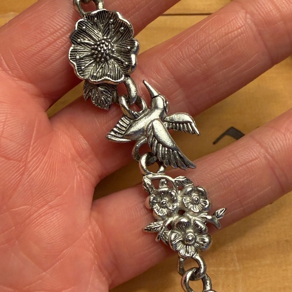 🌺 🌺🌺 Silver Tone Floral Bracelet With Hummingbirds Vintage Style Jewelry - Picture 2 of 6